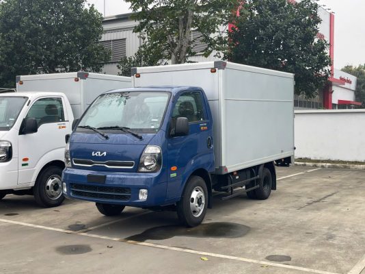 KIA K250 thùng kín - 2.4 tấn giá ưu đãi (LH: 0976 189 444)