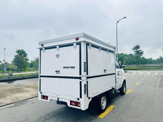 Mẫu THACO TF220 thùng kín bán hàng lưu động